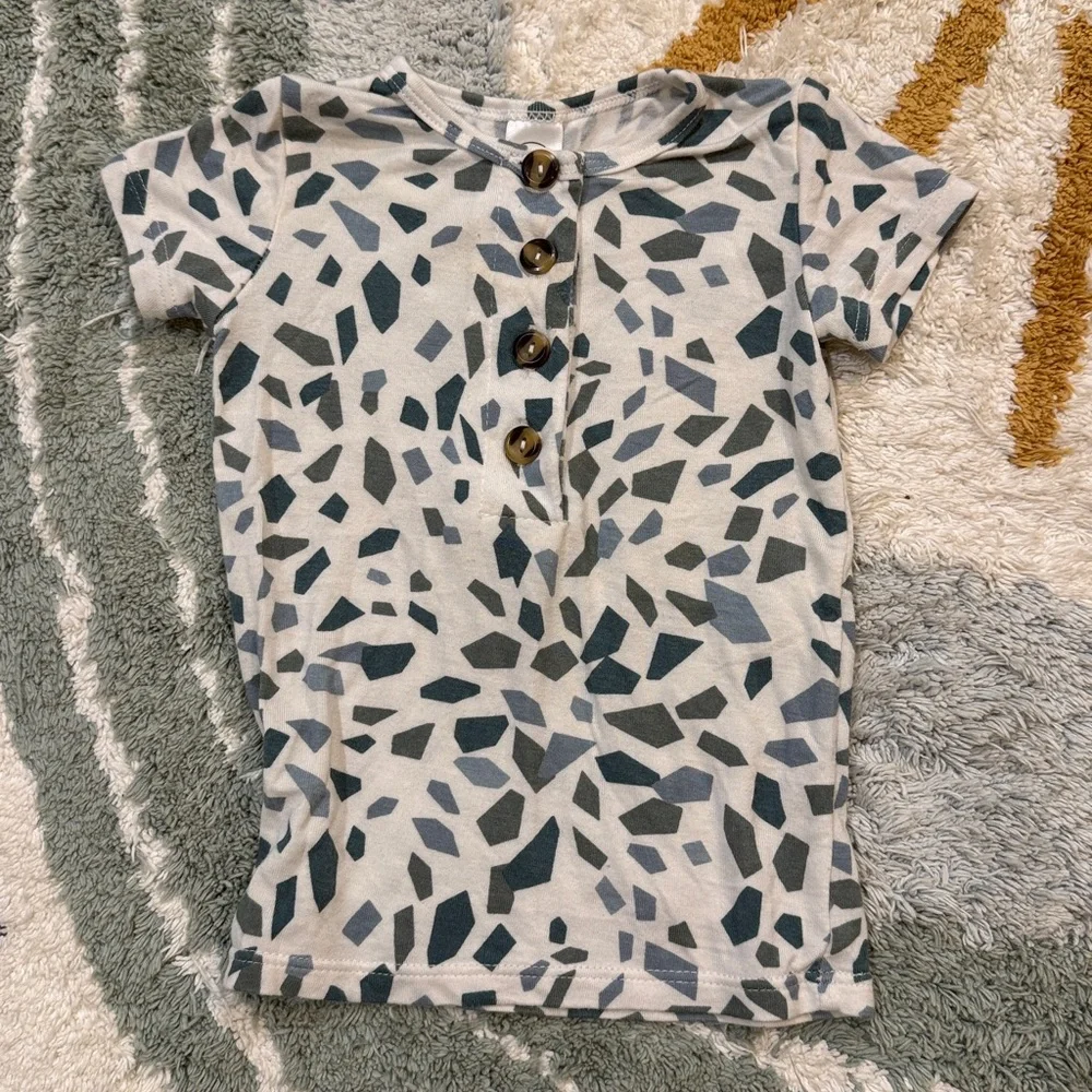 Baby/Toddler Short Sleeve Printed One-Piece Romper in Teal and White - Picture 2 of 5